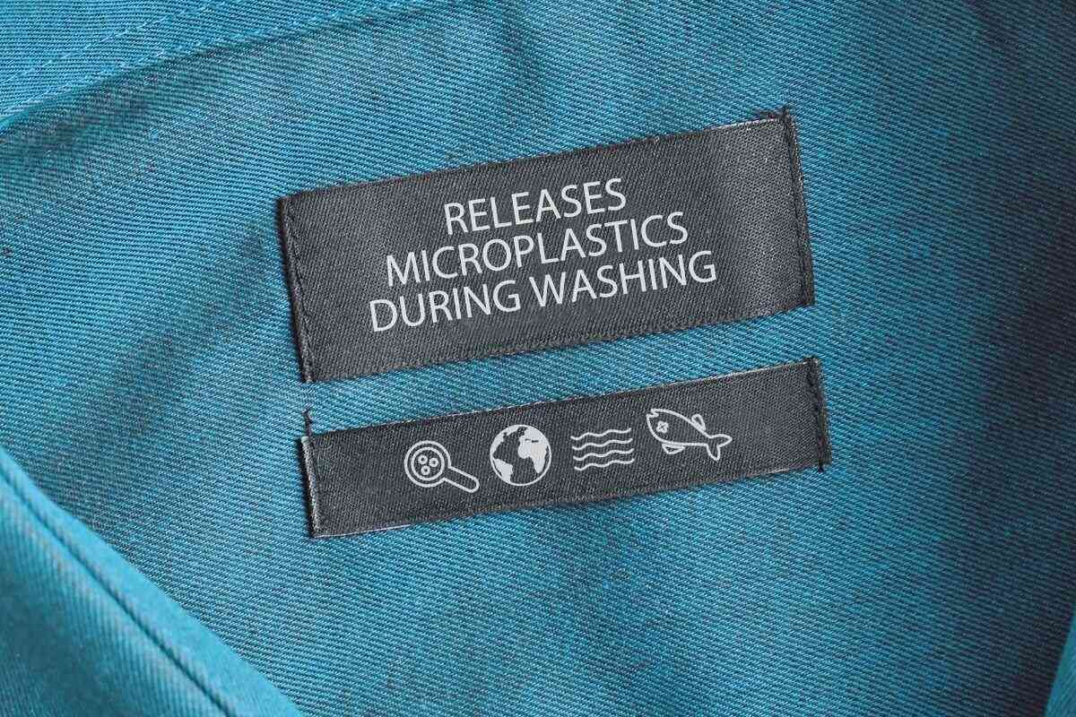 Clothing label warning about microplastics during washing.